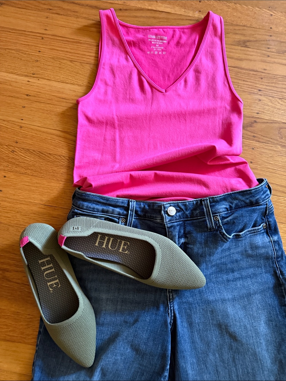 Zenana Outfitters Hot Pink V-Neck Tank Top M